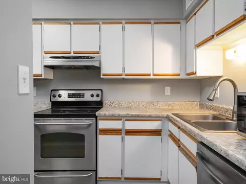 Kitchen - 8046 Abbey Ct #D, Pasadena, MD 21122 photo 2 of 2