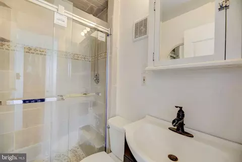Bath - 124 Brent Rd, Arnold, MD 21012 photo 3 of 3
