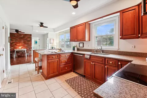 Kitchen - 2705 Cassia Dr, Edgewater, MD 21037 photo 4 of 5