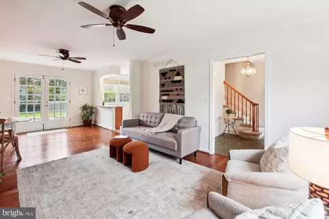 Living - 2705 Cassia Dr, Edgewater, MD 21037 photo 6 of 7