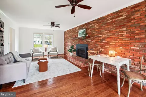 Living - 2705 Cassia Dr, Edgewater, MD 21037 photo 4 of 7