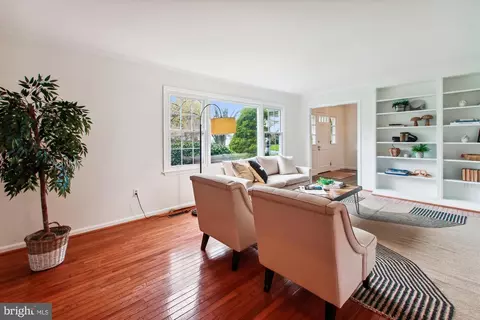 Living - 2705 Cassia Dr, Edgewater, MD 21037 photo 2 of 7