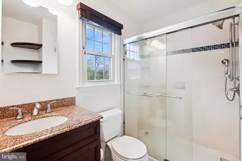 Bath - 2705 Cassia Dr, Edgewater, MD 21037 photo 2 of 4