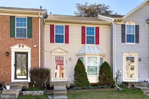 203 Foxmanor Ln, Glen Burnie, MD 21061