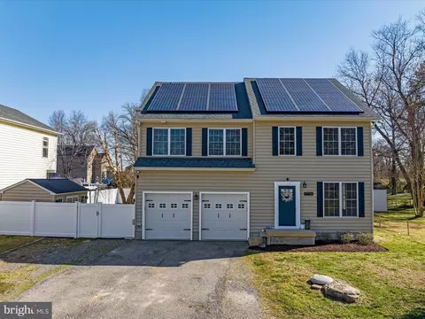 Exterior - 3731 3rd Ave, Edgewater, MD 21037 photo 2 of 14