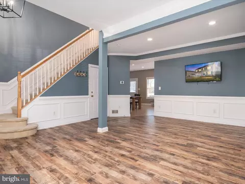 Entry Way - 3731 3rd Ave, Edgewater, MD 21037 photo 2 of 5