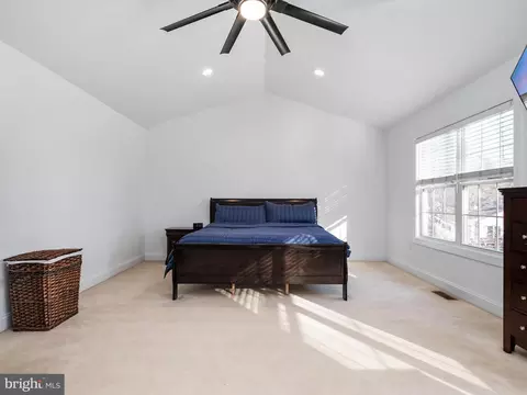 Bedroom - 3731 3rd Ave, Edgewater, MD 21037 photo 1 of 6