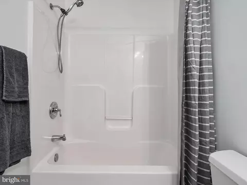 Bath - 3731 3rd Ave, Edgewater, MD 21037 photo 5 of 5