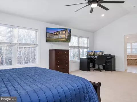 Bedroom - 3731 3rd Ave, Edgewater, MD 21037 photo 2 of 6