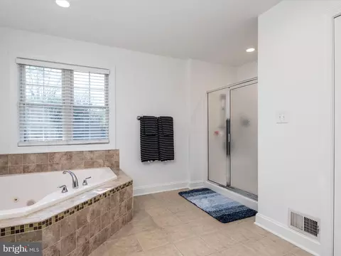 Bath - 3731 3rd Ave, Edgewater, MD 21037 photo 3 of 5