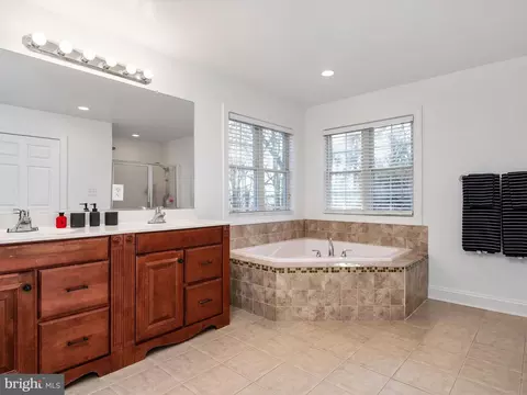 Bath - 3731 3rd Ave, Edgewater, MD 21037 photo 2 of 5