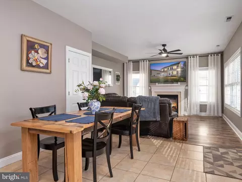 Dining - 3731 3rd Ave, Edgewater, MD 21037 photo 1 of 1