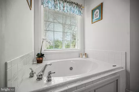 Bath - 1509 Bear Claw Ct, Hanover, MD 21076 photo 3 of 4
