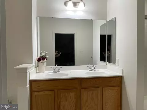 Bath - 1765 Compton Ct, Hanover, MD 21076 photo 2 of 4