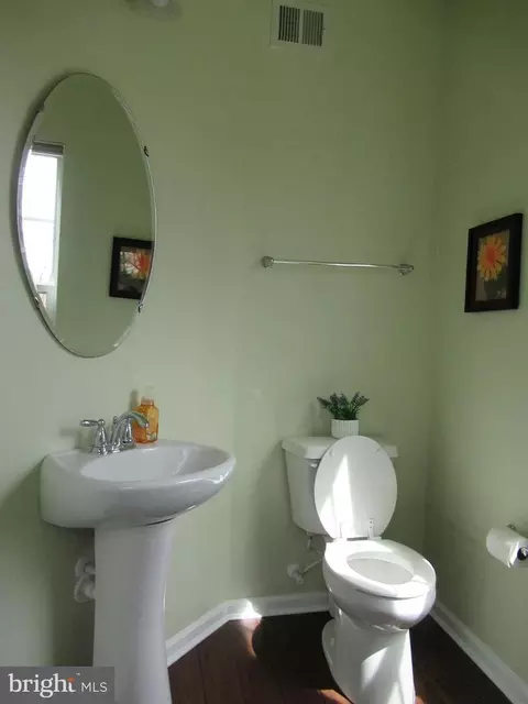Bath - 1765 Compton Ct, Hanover, MD 21076 photo 1 of 4