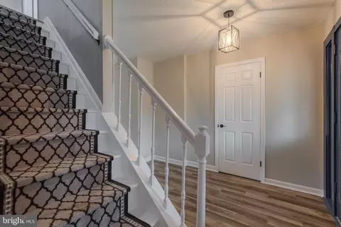 Entry Way - 890 Chestnut Tree Dr, Annapolis, MD 21409 photo 2 of 6