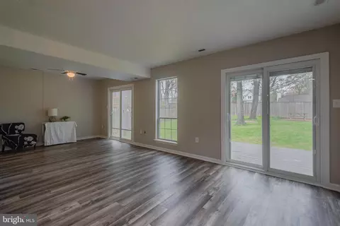 Living - 890 Chestnut Tree Dr, Annapolis, MD 21409 photo 5 of 8