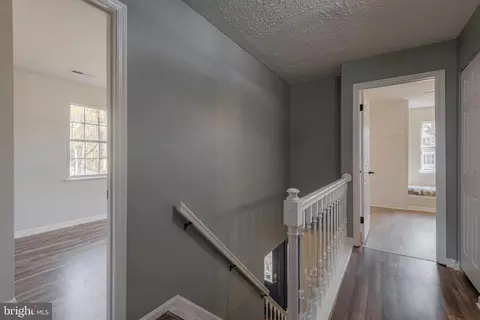 Entry Way - 890 Chestnut Tree Dr, Annapolis, MD 21409 photo 5 of 6