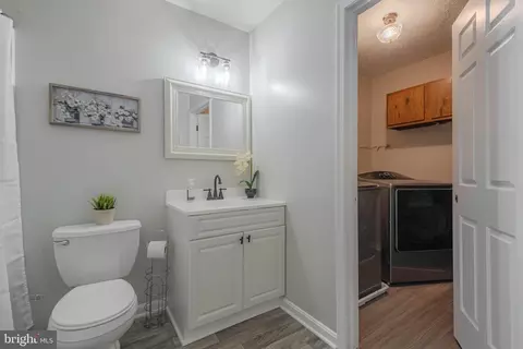 Bath - 890 Chestnut Tree Dr, Annapolis, MD 21409 photo 3 of 6
