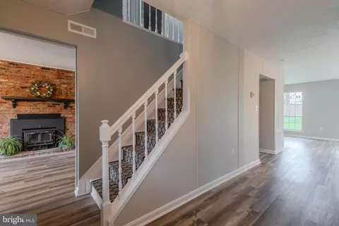 Entry Way - 890 Chestnut Tree Dr, Annapolis, MD 21409 photo 1 of 6