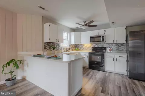 Kitchen - 890 Chestnut Tree Dr, Annapolis, MD 21409 photo 1 of 6