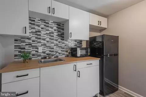 Kitchen - 890 Chestnut Tree Dr, Annapolis, MD 21409 photo 6 of 6