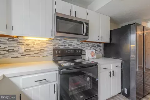 Kitchen - 890 Chestnut Tree Dr, Annapolis, MD 21409 photo 4 of 6