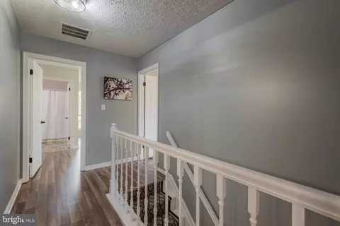 Entry Way - 890 Chestnut Tree Dr, Annapolis, MD 21409 photo 4 of 6