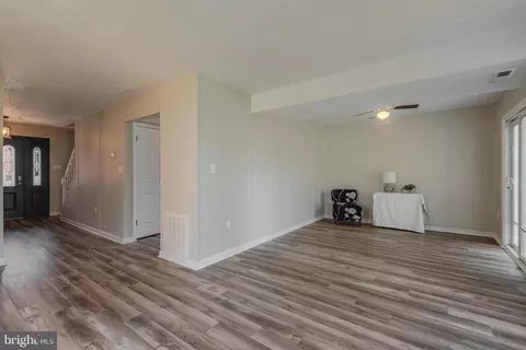 Living - 890 Chestnut Tree Dr, Annapolis, MD 21409 photo 7 of 8