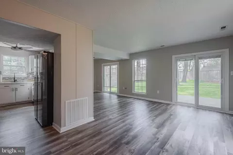 Living - 890 Chestnut Tree Dr, Annapolis, MD 21409 photo 4 of 8