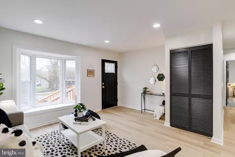 Living - 271 Whitaker Rd, Pasadena, MD 21122 photo 3 of 5