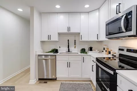Kitchen - 271 Whitaker Rd, Pasadena, MD 21122 photo 4 of 4