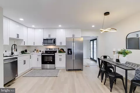 Kitchen - 271 Whitaker Rd, Pasadena, MD 21122 photo 2 of 4