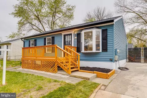 271 Whitaker Rd, Pasadena, MD 21122