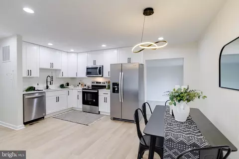 Kitchen - 271 Whitaker Rd, Pasadena, MD 21122 photo 1 of 4