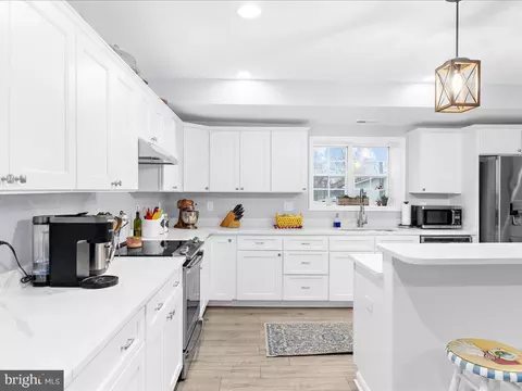Kitchen - 7937 Belhaven Ave, Pasadena, MD 21122 photo 1 of 9