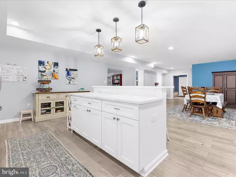 Kitchen - 7937 Belhaven Ave, Pasadena, MD 21122 photo 6 of 9