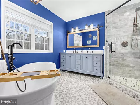 Bath - 7937 Belhaven Ave, Pasadena, MD 21122 photo 2 of 7