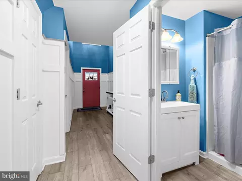 Entry Way - 7937 Belhaven Ave, Pasadena, MD 21122 photo 3 of 5