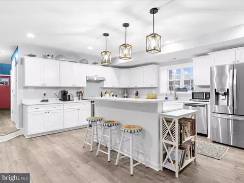 Kitchen - 7937 Belhaven Ave, Pasadena, MD 21122 photo 8 of 9
