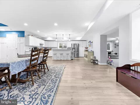 Dining - 7937 Belhaven Ave, Pasadena, MD 21122 photo 3 of 5