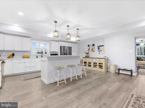 Kitchen - 7937 Belhaven Ave, Pasadena, MD 21122 photo 5 of 9