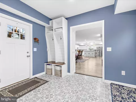 Entry Way - 7937 Belhaven Ave, Pasadena, MD 21122 photo 1 of 5