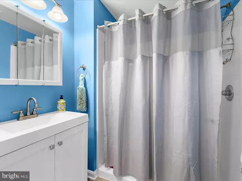 Bath - 7937 Belhaven Ave, Pasadena, MD 21122 photo 1 of 7