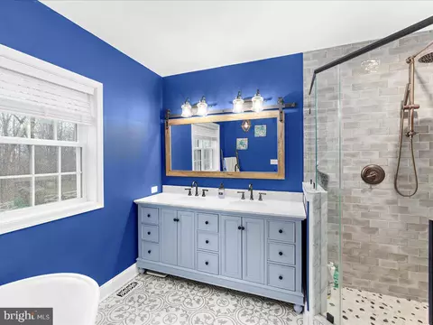 Bath - 7937 Belhaven Ave, Pasadena, MD 21122 photo 3 of 7