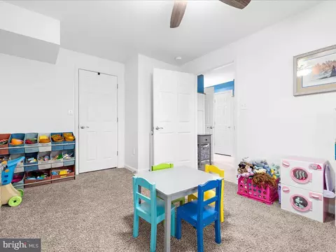 Living - 7937 Belhaven Ave, Pasadena, MD 21122 photo 4 of 4