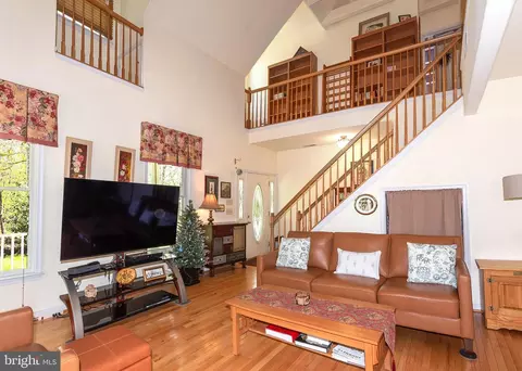 Living - 1601 Michael Ryan Ct, Pasadena, MD 21122 photo 4 of 12
