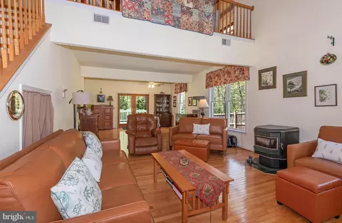 Living - 1601 Michael Ryan Ct, Pasadena, MD 21122 photo 2 of 12