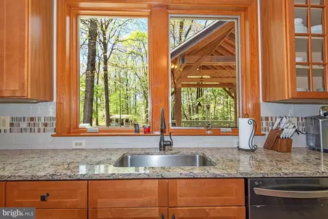 Kitchen - 1601 Michael Ryan Ct, Pasadena, MD 21122 photo 3 of 4