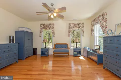Living - 1601 Michael Ryan Ct, Pasadena, MD 21122 photo 10 of 12